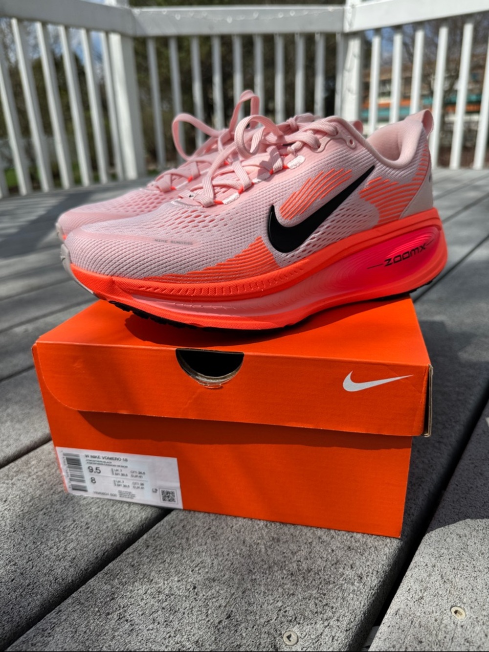 The Women's Nike Vomero 18 in Atmosphere/Black-Bright Crimson